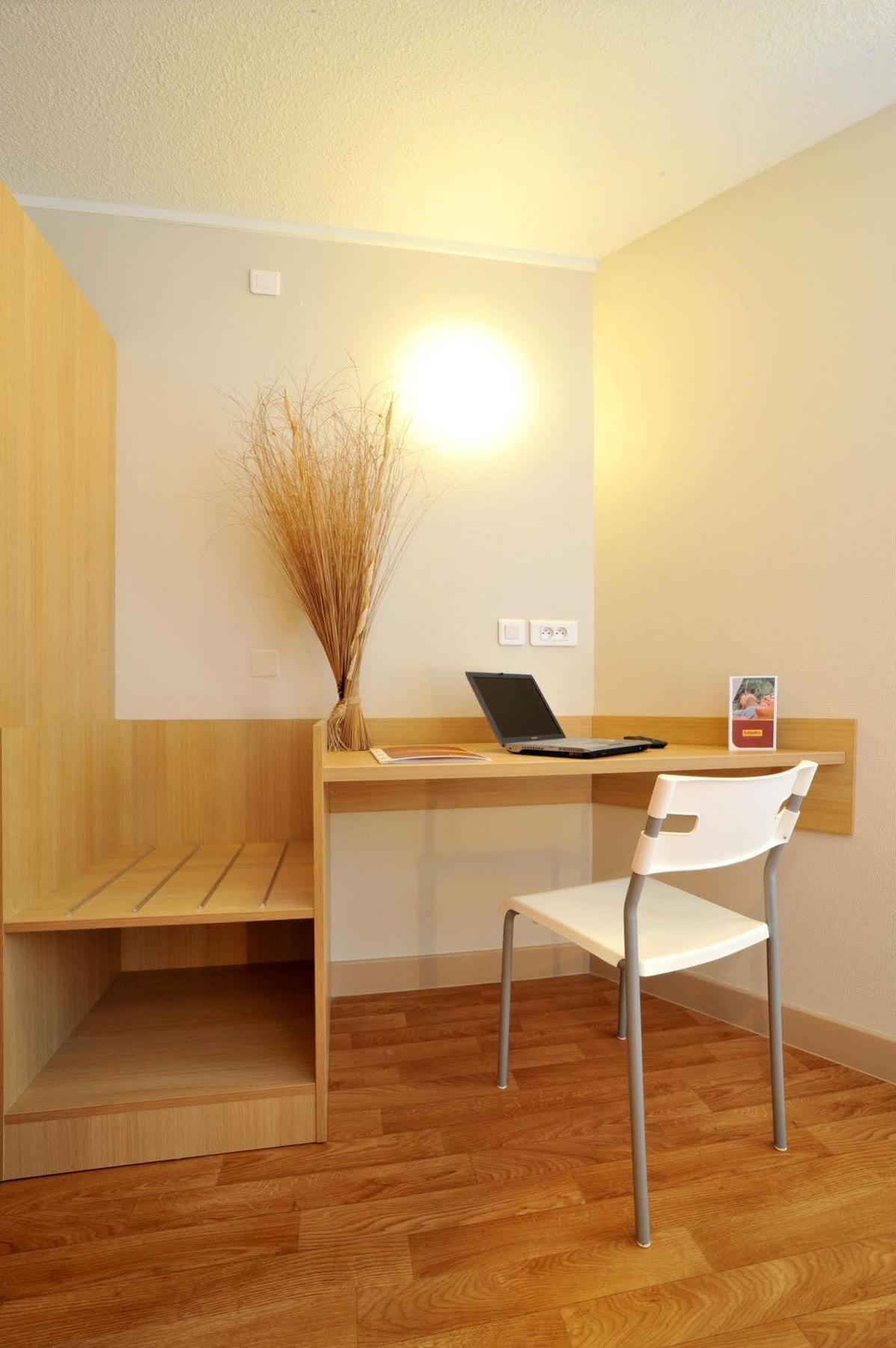 Hotel & Residence Site Du Futuroscope Jaunay-Clan Ngoại thất bức ảnh
